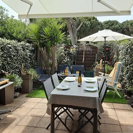 Mazet 2 Avec Terrasse Et Parking Au Lavandou - Fr-1-803-45 *