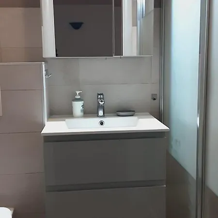 Mazet 2 Avec Terrasse Et Parking Au Lavandou - Fr-1-803-45 *